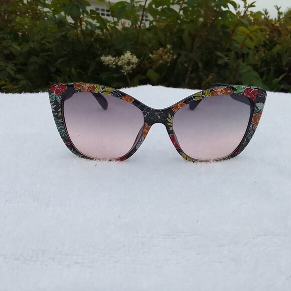 Bundle Dolce&Gabbana sunglass &1 fashion sunglass, brand new